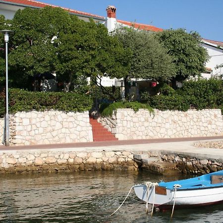 Apartments Petar - 6M From The Sea Barbat na Rabu Exterior foto