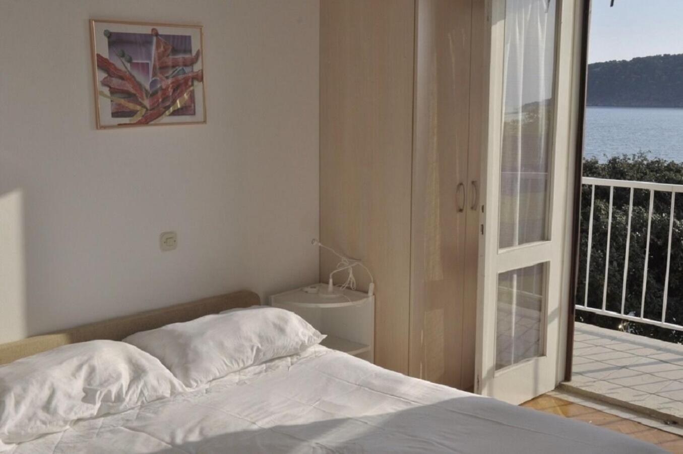 Apartments Petar - 6M From The Sea Barbat na Rabu Exterior foto