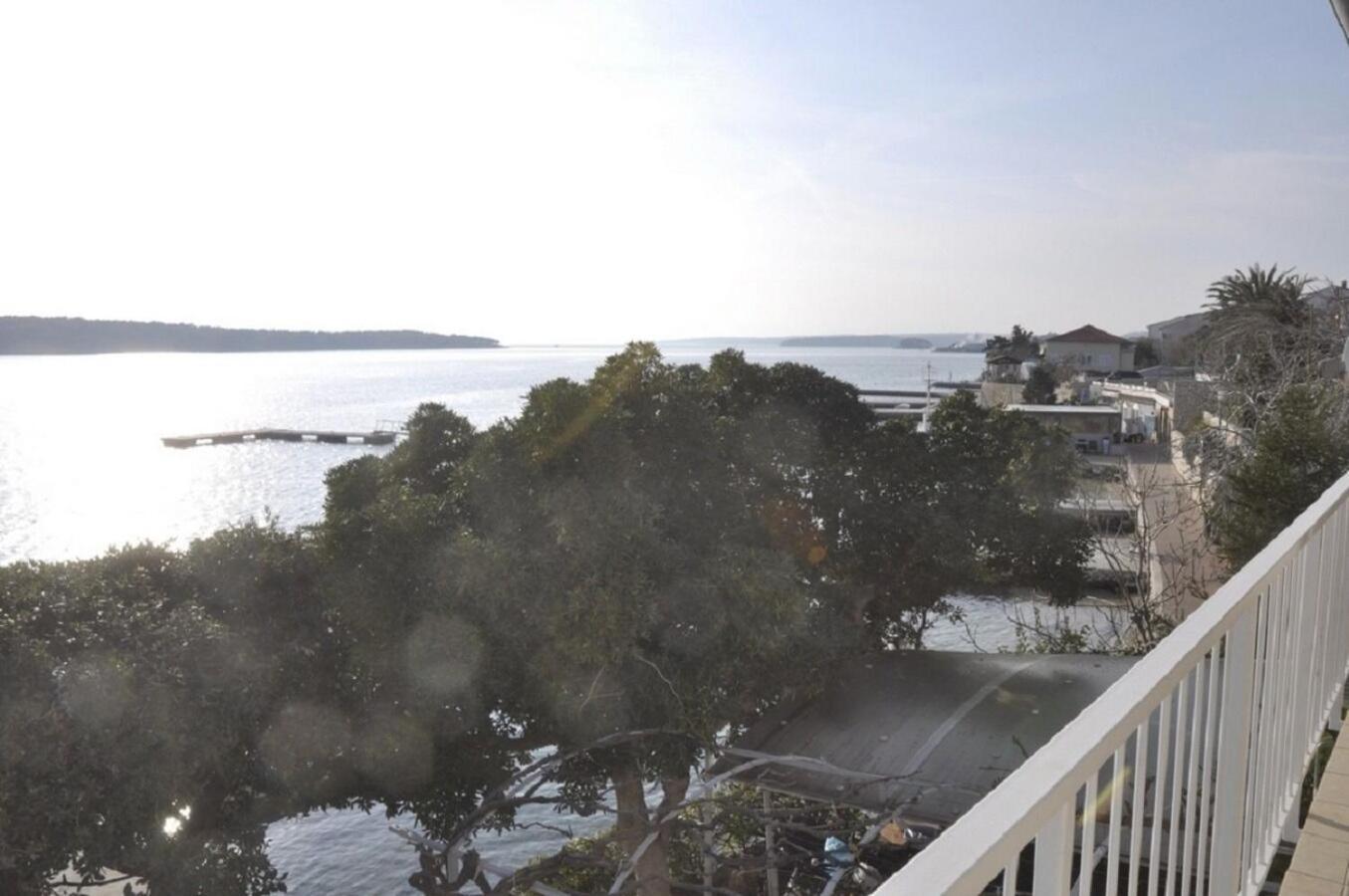 Apartments Petar - 6M From The Sea Barbat na Rabu Exterior foto