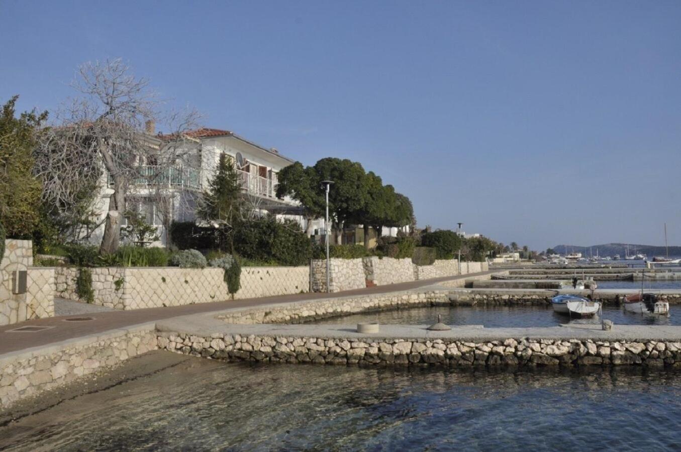 Apartments Petar - 6M From The Sea Barbat na Rabu Exterior foto