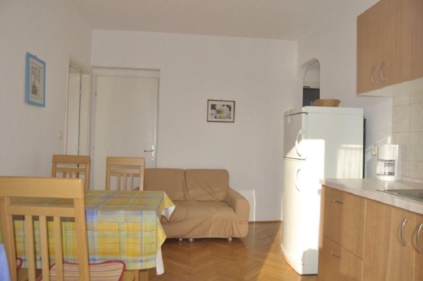 Apartments Petar - 6M From The Sea Barbat na Rabu Exterior foto